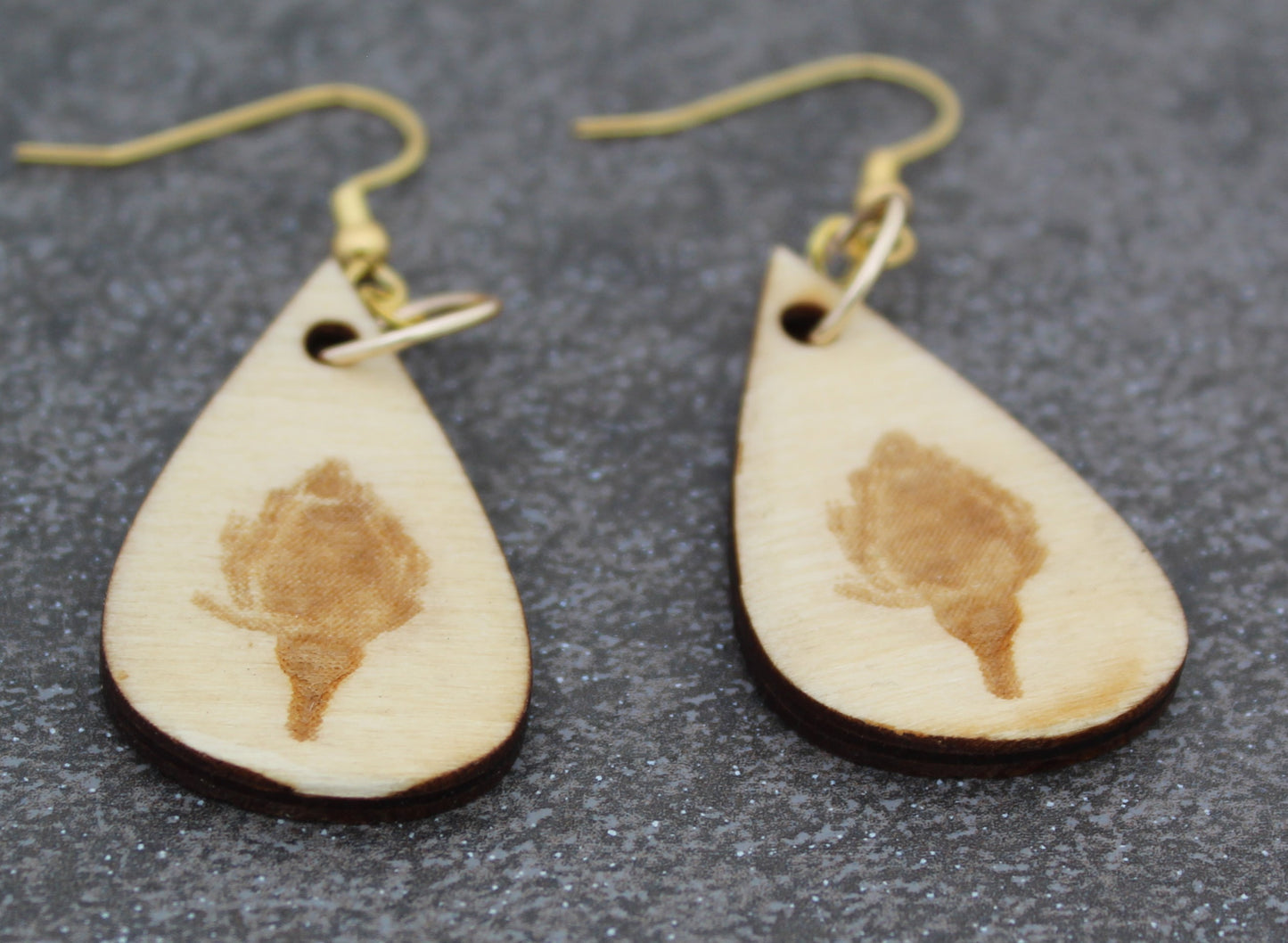 Wood teardrop with etch design